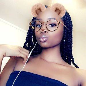 Meet your Posher, Amira